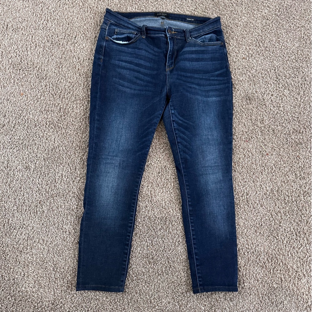 Judy Blue Dark Wash Skinny Jeans ❄️